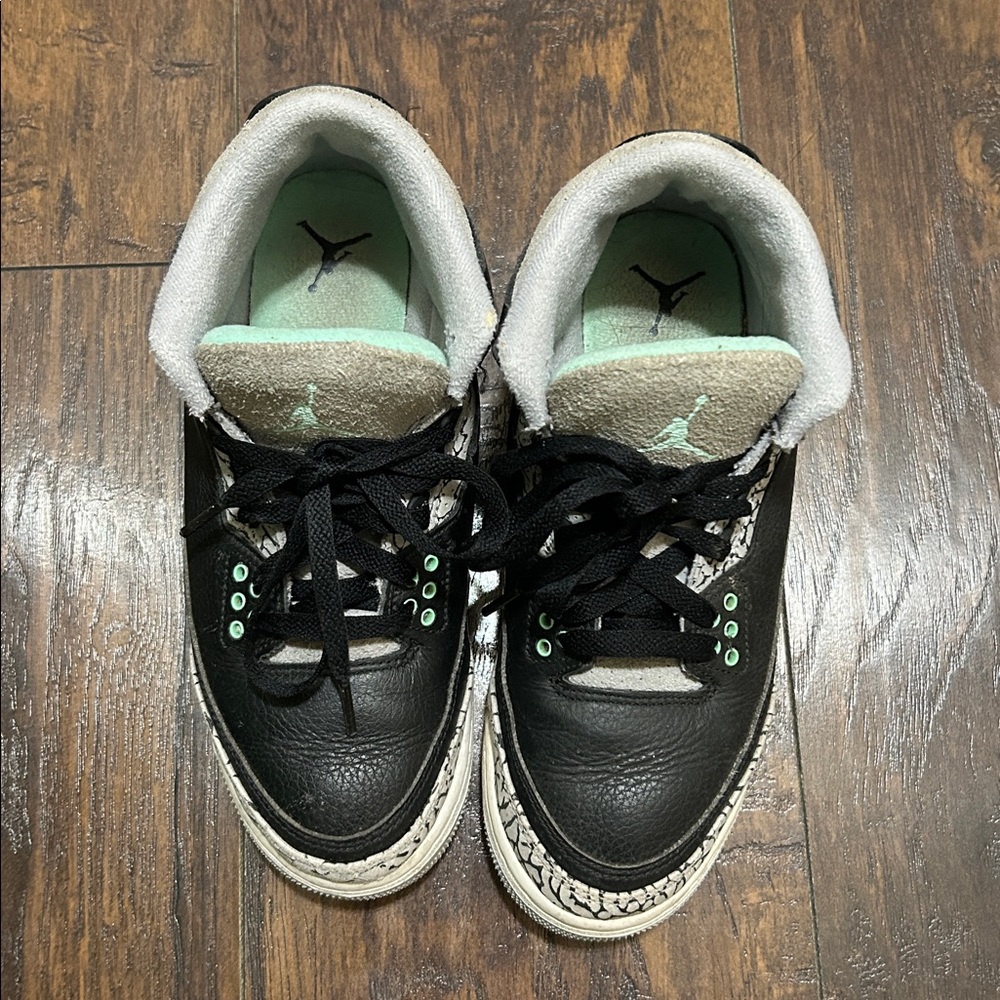 Jordan 3 Retro Shoes - Picture 3 of 9